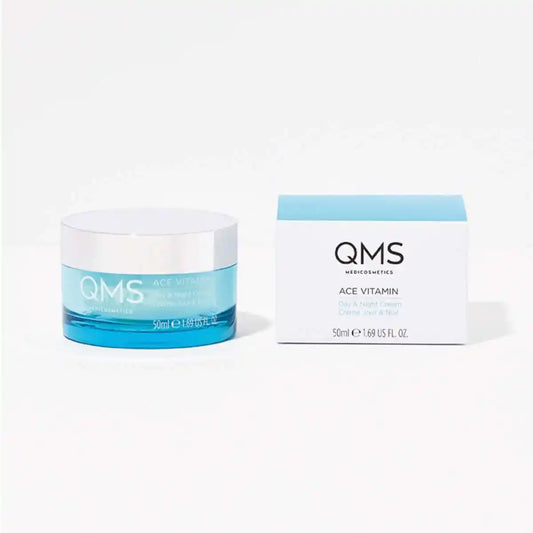 Produktfoto_QMS_Medicosmetics_ACE_Vitamin_Day_Night_Cream_mit_Verpackung